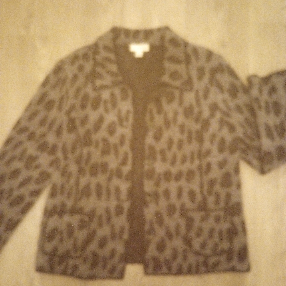 Coat with black buttons